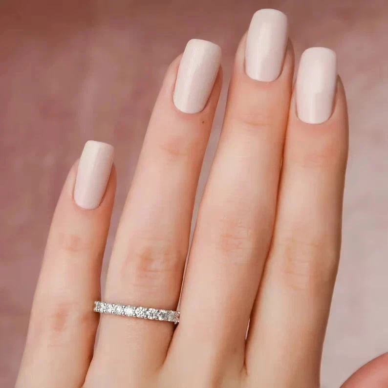 Anillo alianza de eternidad completa de diamantes naturales de corte redondo de 4,00 quilates platino 950 Foto 4 de 4