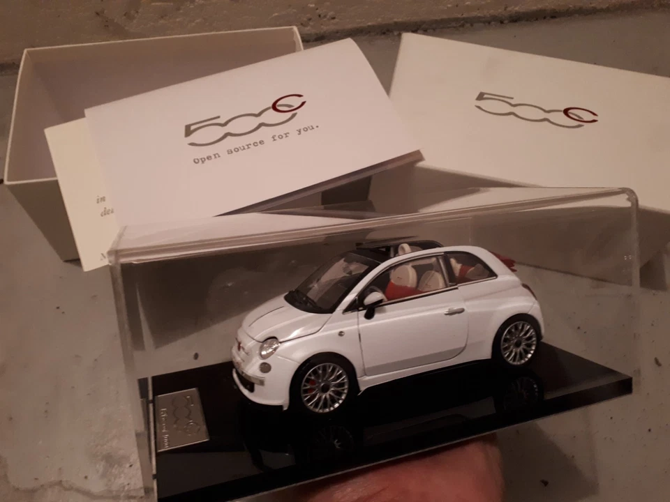 FIAT 500C scala 1/24 LIMITED EDITION edizione limitata per i concessionari Fiat - Immagine 3 di 4