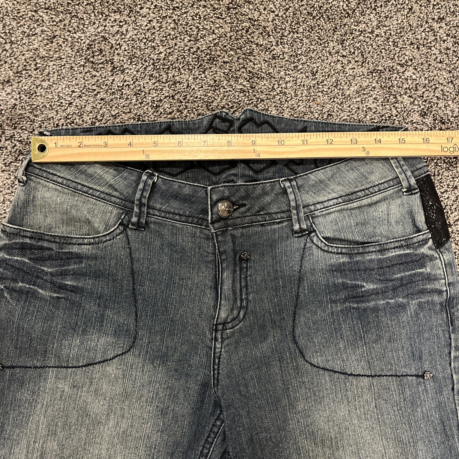 Dereon Jeans Women’s Size 9/10 Medium Wash Capri Embellished Pocket Stretch - View 10