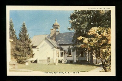 New York NY postcard Hyde Park Town Hall street view grounds
