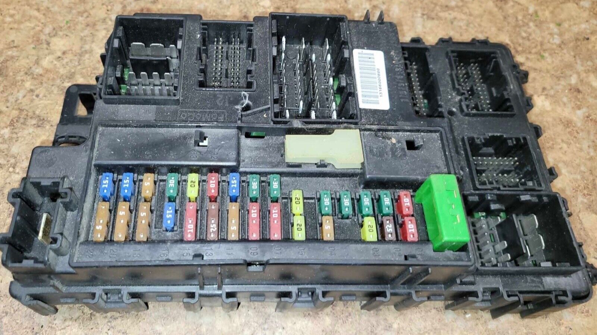 2015 Ford Fusion 1.5L 1.5 L Electrical Fuse Box Block Fuze Module