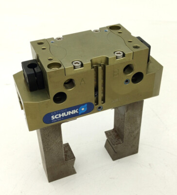 Schunk PGN+100-1 Parallelgreifer 2-Backen 10 mm Hub 660 N Greifkraft pneumatisch