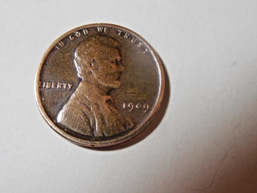 1909 VDB Lincoln Cent, in VG-F condition. Good coin. But you decide!!!!!