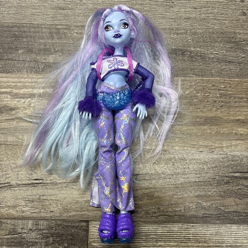 Monster High Abbey Bominable G3 Reboot Dressed Doll w/ Accessories Mattel