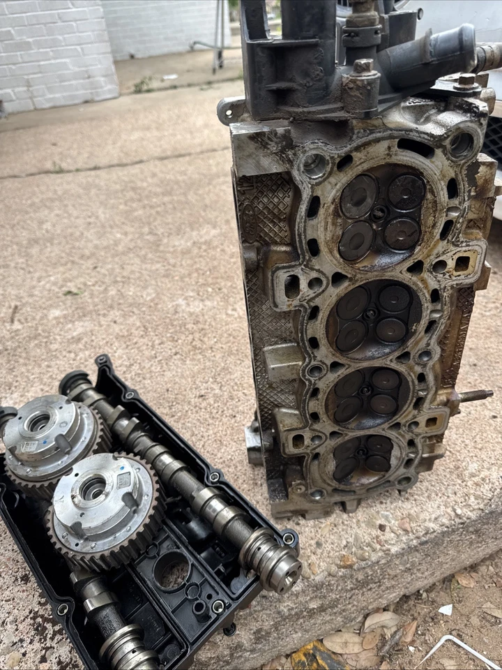 Головка блока цилиндров двигателя 1,6 л 2011-2019 Ford Fiesta без турбонаддува - Изображение 2 из 4