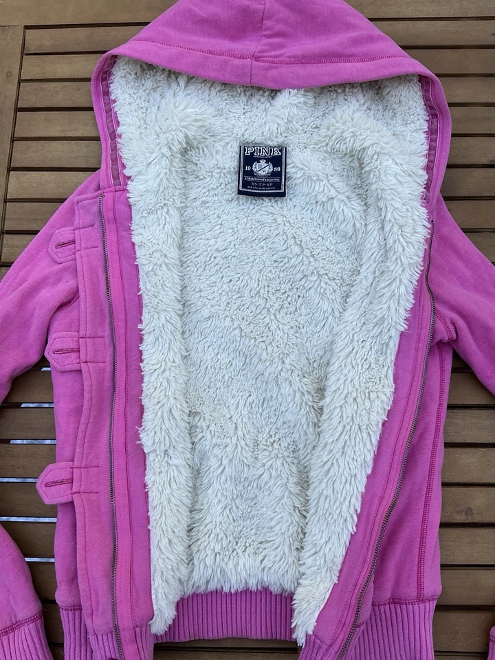 Chaqueta Abrigo Victoria Secret Rosa Y2K Piel Sintética Forrada Bling Lentejuelas Perro Foto 2 de 4