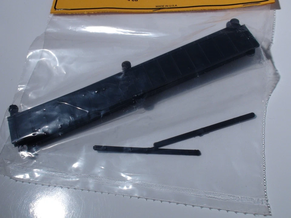 N Scale Micro Engineering 80-170 / 80' PLATE GIRDER 4 each Inbox - Image 2 of 4