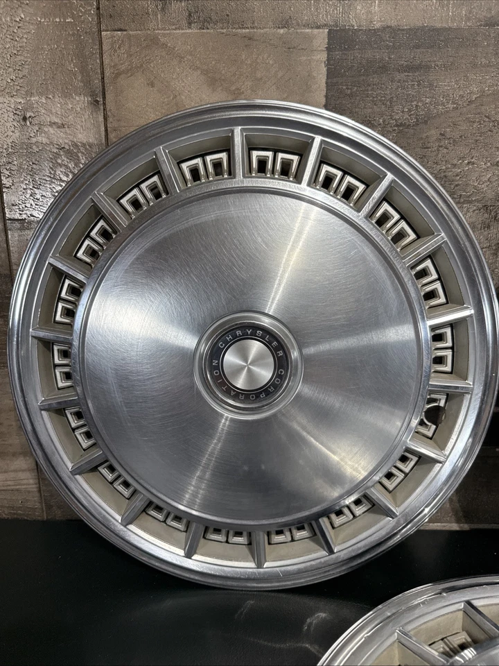 Chrysler 5th Avenue Diplomat Lebaron New Yorker Newport 1979-1981 tapacubos de 15"" Foto 2 de 4