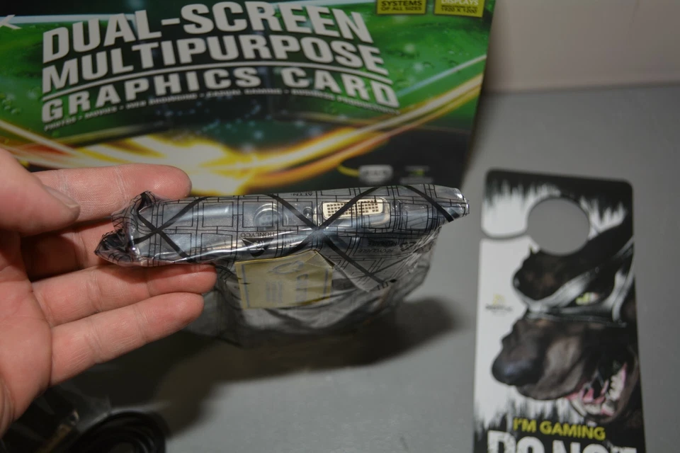 ^ GeForce XFX GF 8400GS 256MB Video Card #C1355 - Image 3 of 4