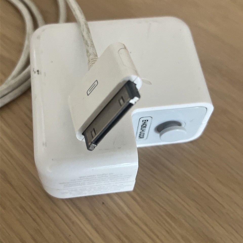 Apple iPod FireWire Charger A1070 with Apple Firewire Cable Genuine