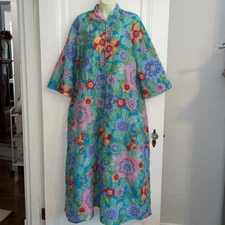 Vtg 60s/70s Stella Fagin flower power thin quilted polyester zip up robe