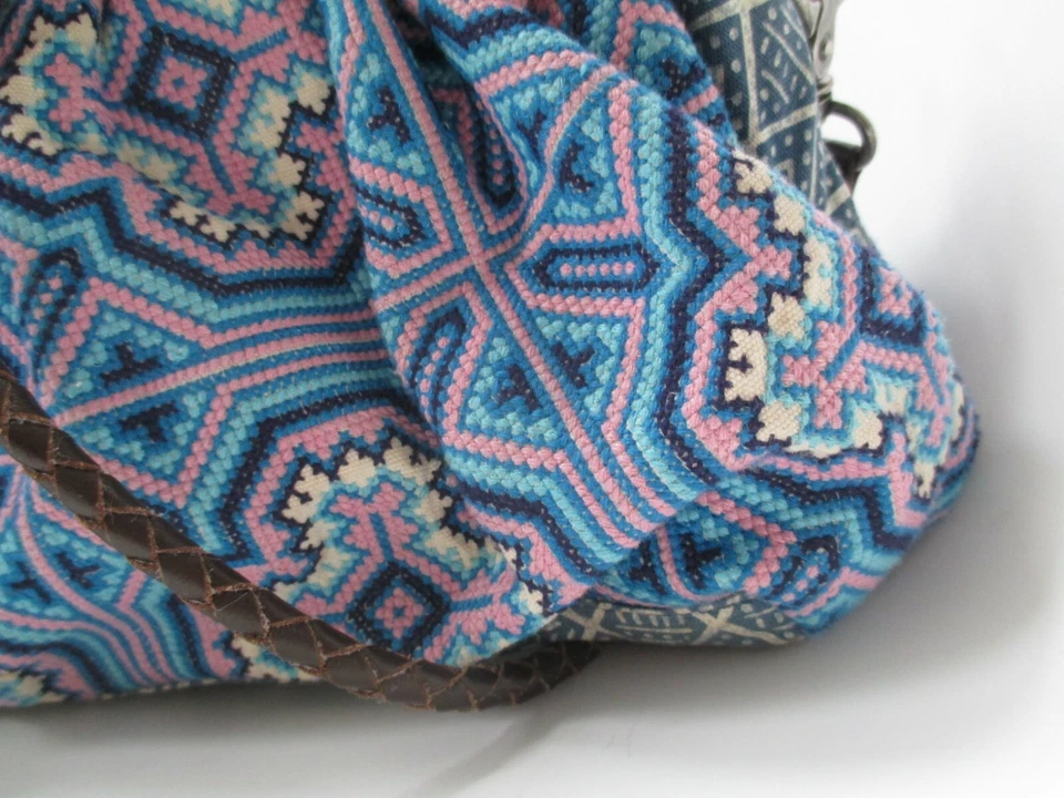 Bolso sin asas PLENTY BY TRACY REESE azul tribal bordado correa de cuero  Foto 3 de 4