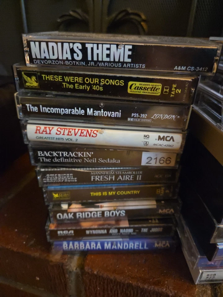 (46) cassette lot - Various styles and artists - All VG or better Foto 2 de 4