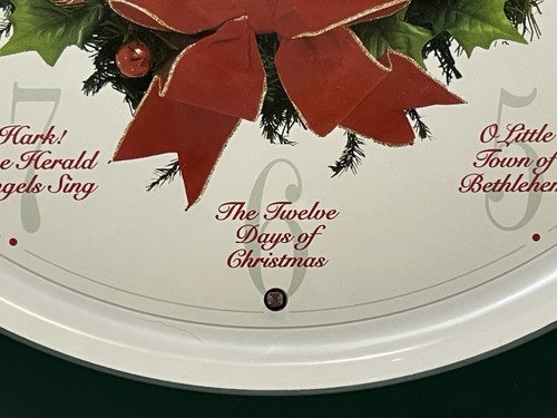 Orologio da parete musicale Howard Miller 13" Canti di Natale 12 suoni della stagione - Foto 4 di 7