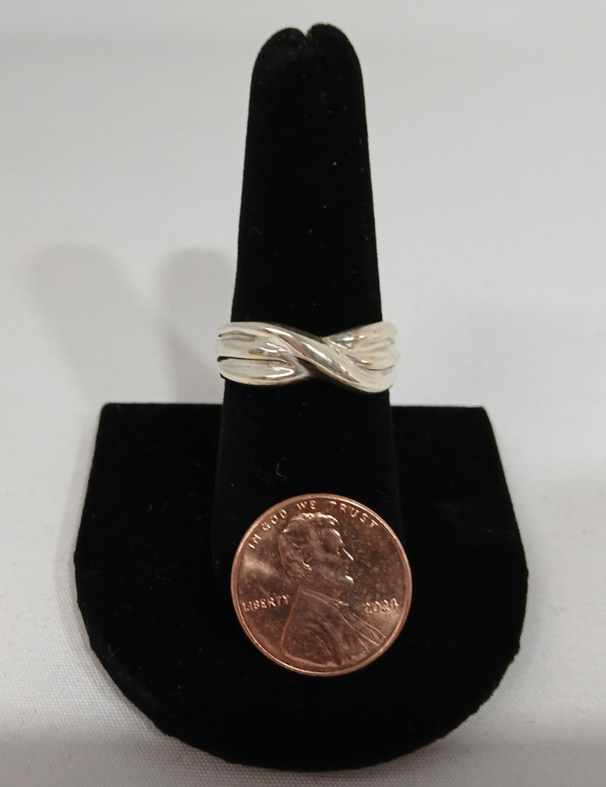 Sterling Silver Ribbed Criss Cross Ring Size 7.5 - image 2