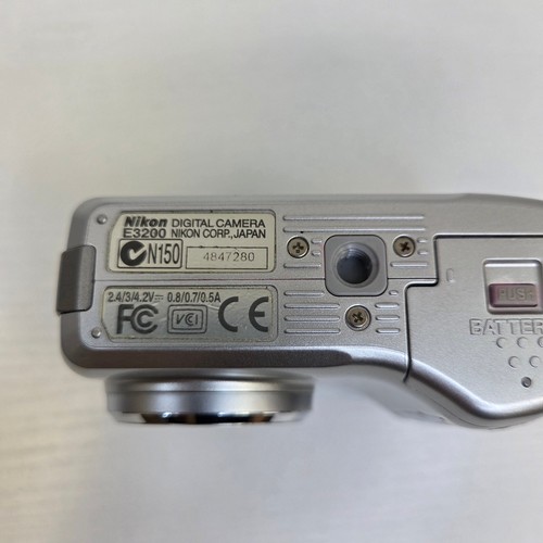 Nikon Coolpix 3200 3.2MP Digital Camera With Nikon Case - Picture 17 of 21