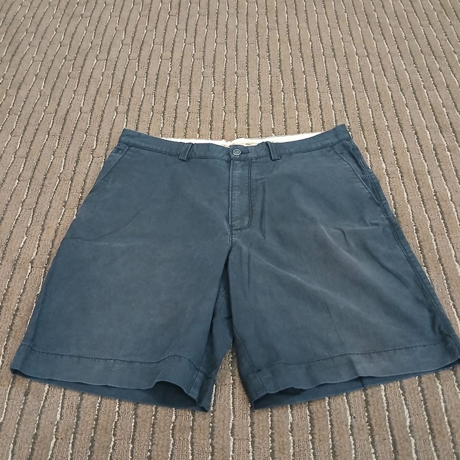 Tommy Bahama Flat Front Casual Black Shorts Men's Size 35 Beach Vacation Golf