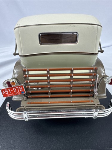Signature Models 1:18 1930 Packard Brewster #18103 - Picture 6 of 19