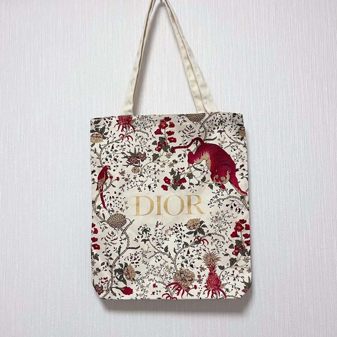 Sac fourre tout Christian Dior motif tigre modèle 2023 nouveauté fleurs coton neuf