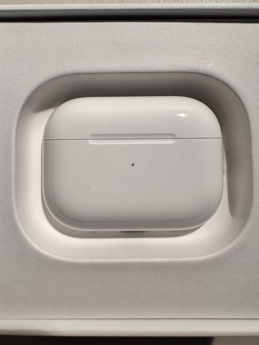 Apple AirPods Pro 2nd Generation Wireless Earbuds with MagSafe Charging Case - Zdjęcie 4 z 7