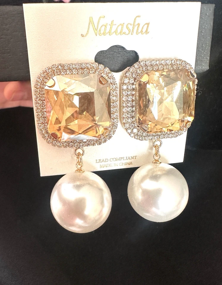 Pendientes colgantes Natasha Statement de gran tamaño de perlas/cristal de champán Foto 3 de 3
