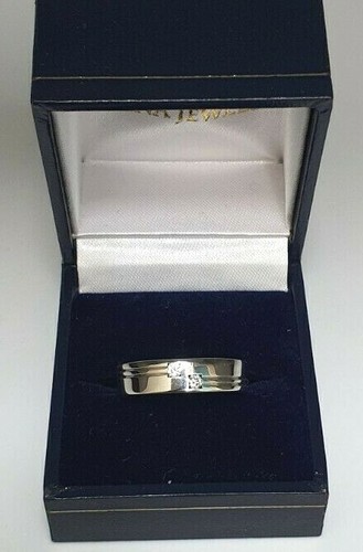 18ct White Gold Mens / Gents Wedding Band 5.5mm Polished 0.10cts Diamonds - Picture 3 of 9