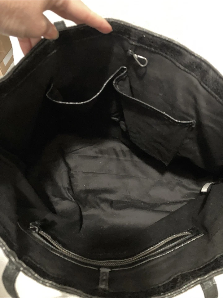 Bolso de Hombro Victorias Secret Grande Negro Metálico V Edredón Todo Foto 4 de 4