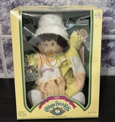 1985 Cabbage patch Kid Doll hm# 4 in VHTF yellow snow suit new in box