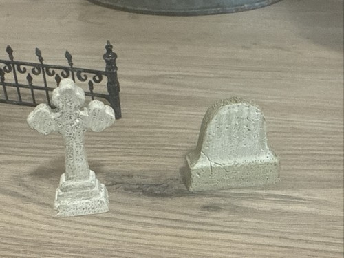 Dept 56 Halloween 2 Graveyard Tombstones Head Stone 1 Fence Village Accessories - Imagen 5 de 7