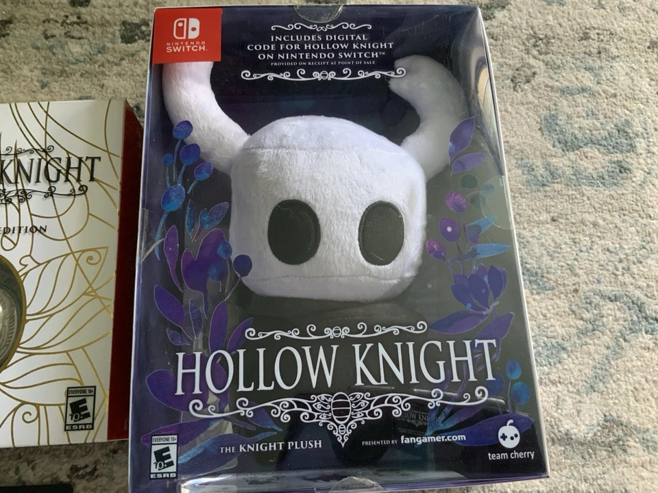 Hollow Knight Edición Coleccionista Wanderer’s Journal 2 Peluche RARO Tarjetas Interruptor Foto 2 de 4