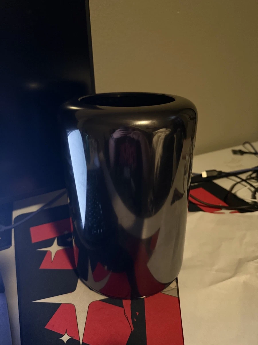 Apple Mac Pro 32 GB RAM Apple Desktops 500 GB SSD Capacity-In-One