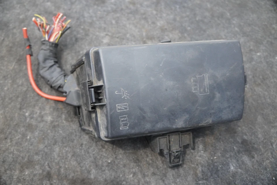 Caja de fusibles motor bloque relé unión 5Q0937125H OEM Audi S3 A3 2015-20 Foto 2 de 4