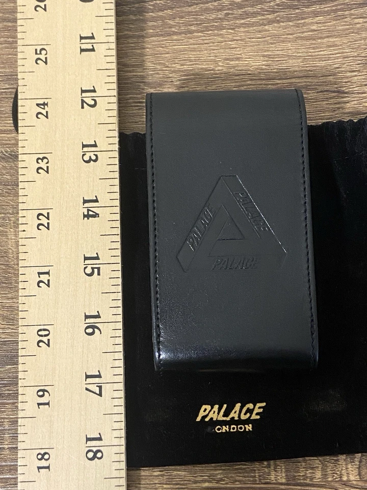 Palace Skateboards London Estuche para Cigarrillos de Cuero Negro con Bolsa para el Polvo, Invierno '16 Foto 2 de 4