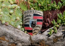 VINTAGE ENAMEL AUTOMOBILE RADIATOR CAR EMBLEM / BADGE # PORSCHE 993 559 211 00