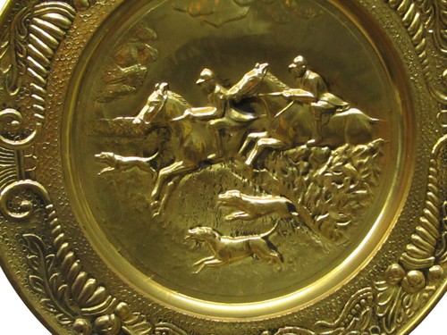 Vintage Fox Hunt Scene Brass wall hanging plate Embossed Large - Picture 3 of 8