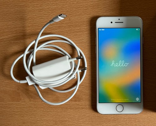 iPhone 8 silver 256 GB - Photo 9 sur 10