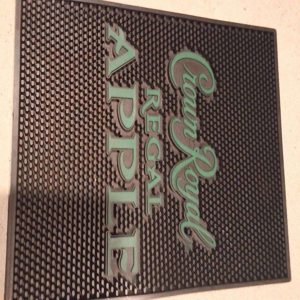 Tapete Crown Royal Regal Apple Bar 16"x16" raro - Imagem 4 de 4