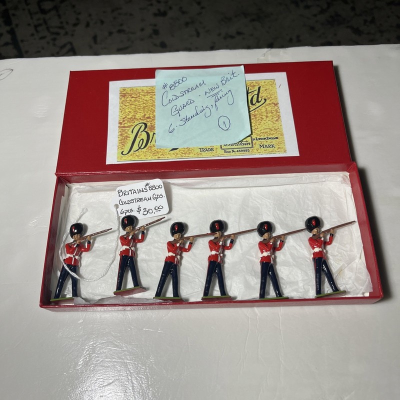 BRITAINS 8800 COLDSTREAM GUARDS TOY SOLDIERS