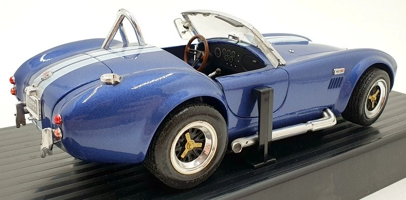 Road Legends 1/18 Scale Diecast 92058 - 1964 Shelby Cobra 427 S/C Blue/white - Image 2 of 4