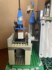 LEGO Castle: King Leo's Castle (6098)   Missing Parrot & 1 Helmet