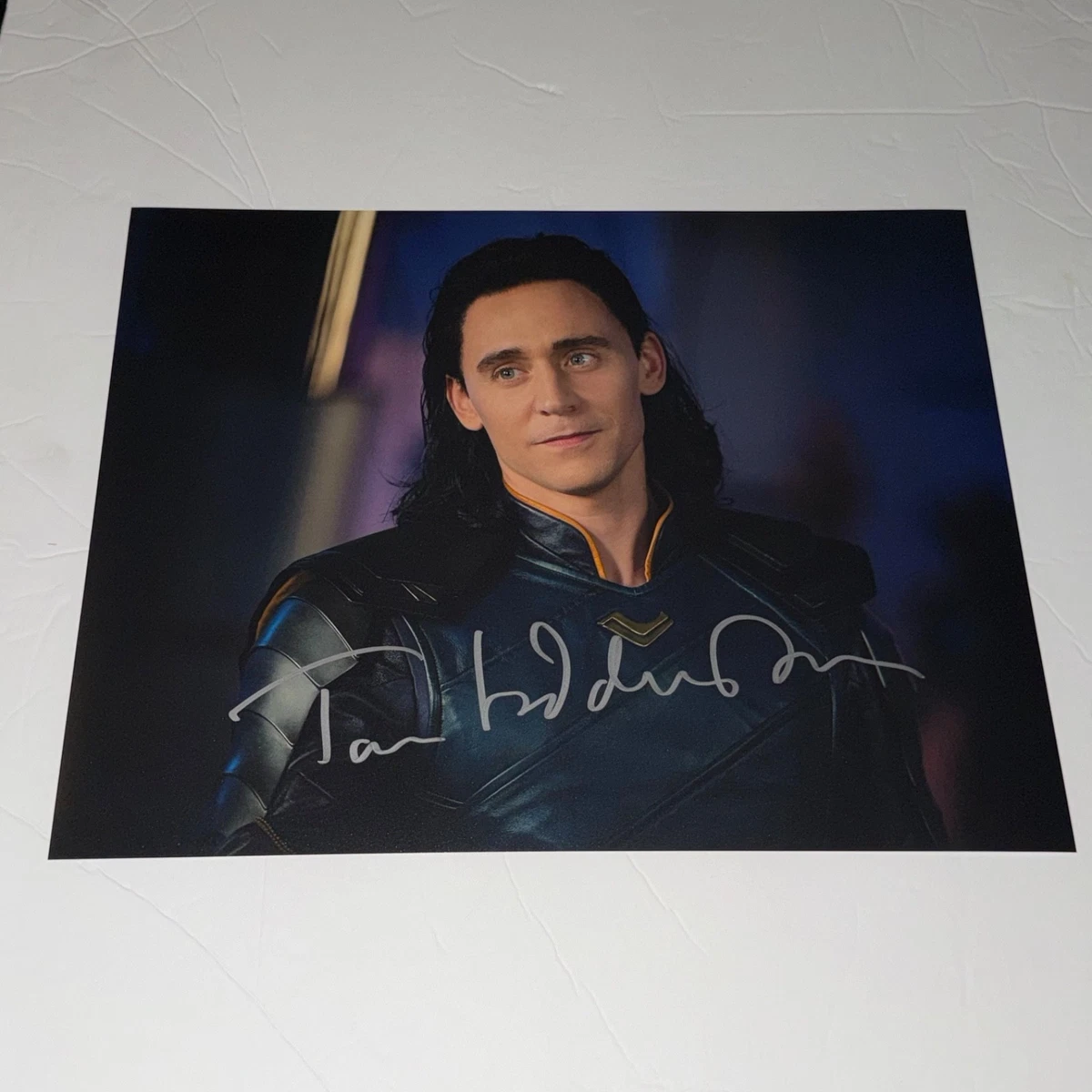 ロキ　トムヒドルストン　直筆サイン入り　ミニポスター　SWAU Tom Hiddleston Autographs products for sale | eBay