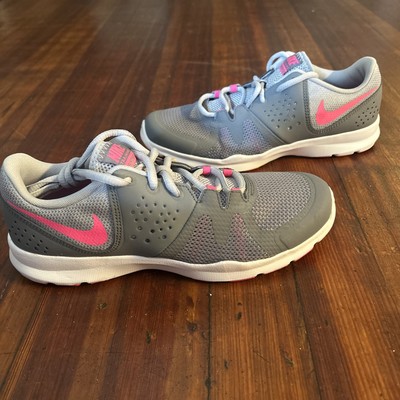 Women s Nike trainers core motion TR3  size 7 gray pink White New No Box