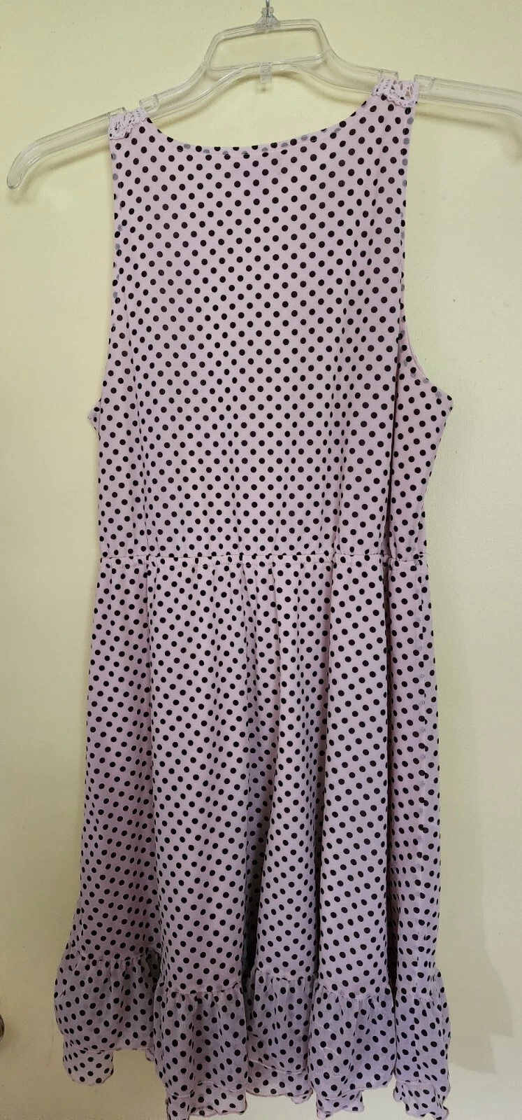 VETEMENTS Abito ELLE rosa e marrone a pois SS. Scollo a V look ricamo. Fondo con volant.