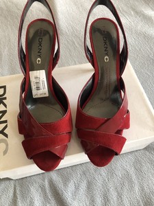 dkny red sandals