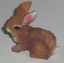 Feldhase  aus Speckstein (?) bemalt, fein detailliert