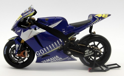 Minichamps 1/12 Scale Diecast 122 053046 Yamaha YZR-M1 Moto GP 2005 Rossi GO!!! - Picture 4 of 6