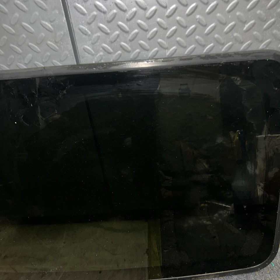 5L8Z7850054AA 2001-2008 Ford Escape and 2005-2008 Mercury Mariner Sunroof Glass - Изображение 3 из 4