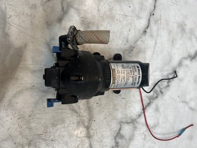 Cruisers Yachts 3075 Rogue Boot RV West Marine FloJet 50 Psi 2,9 Gpm Wasserpumpe