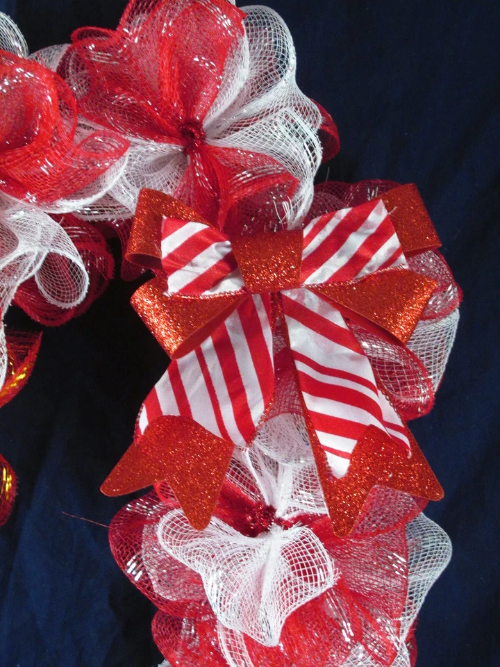 Guirnalda navideña de malla decorativa bastón de caramelo rojo y blanco Foto 2 de 4