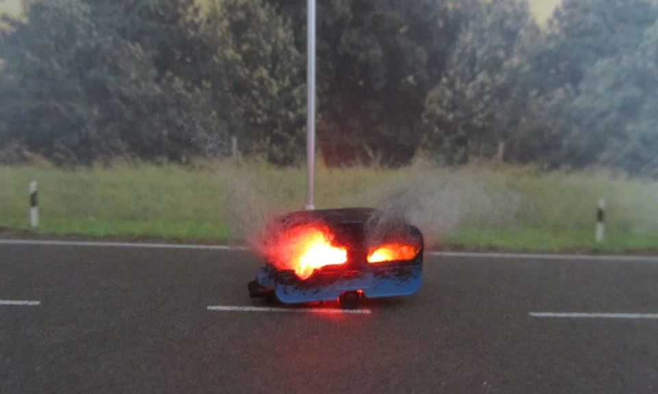 Spur N Wohnwagen Vollbrand LED 12-16V Feuerwehr Polizei Camping 1:160 - Bild 2 von 4